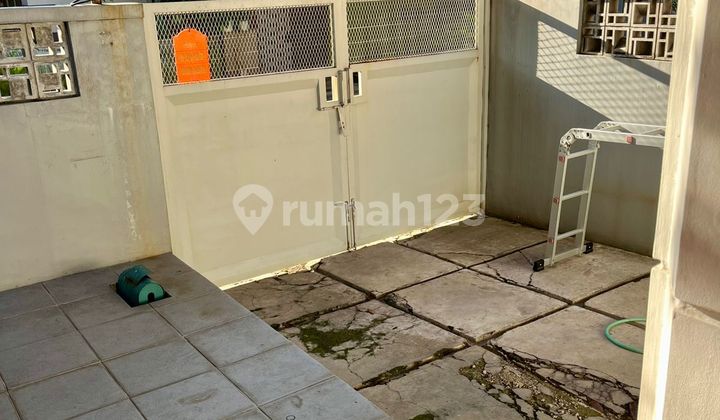 Family-Friendly Home Ready to Use with AC in Nusaloka BSD with Minimum Lease of 2 Years (okmad) Family-Friendly Home Ready to Use with AC in Nusaloka BSD with Minimum Lease of 2 Years (okmad)