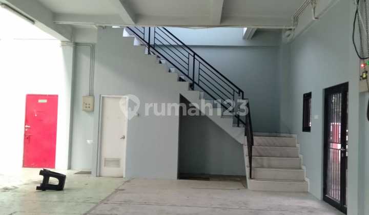 Ready-to-Use Warehouse with Office, Container Accessible, Close to Toll Road Access, and 24-Hour Security in Taman Tekno BSD. Ready-to-Use Warehouse with Office, Container Accessible, Close to Toll Road Access, and 24-Hour Security in Taman Tekno BSD.