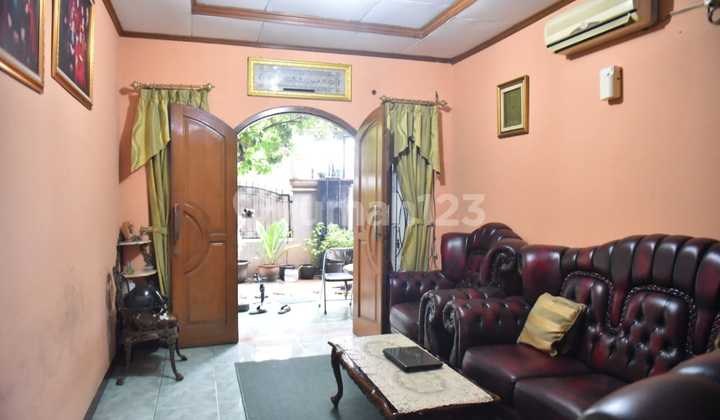 Rumah Bagus SHM di Dekat Tol Depok Antasari, Jakarta Selatan 2