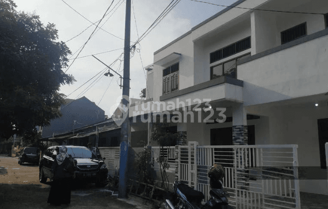 Rumah Bagus Unfurnished SHM di Kelapa Dua, Depok 1