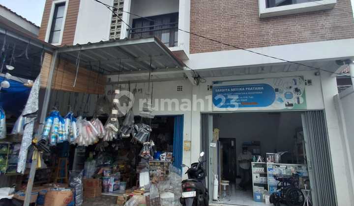 2 units of 2-story shophouses plus residential building in a strategic location in Tugu Depok. 2