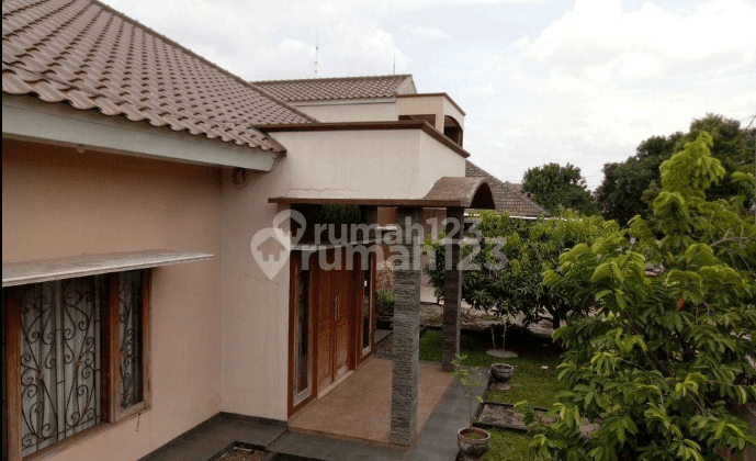 Rumah Bagus Unfurnished SHM di Beji, Depok 2