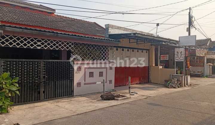 Rumah 2 1/2 Lantai Siap Huni Dan Ada Ruang Usaha Dengan Lokasi Yang Strategis Cimanggis, Depok Rumah 2 1/2 Lantai Siap Huni Dan Ada Ruang Usaha Dengan Lokasi Yang Strategis Cimanggis, Depok