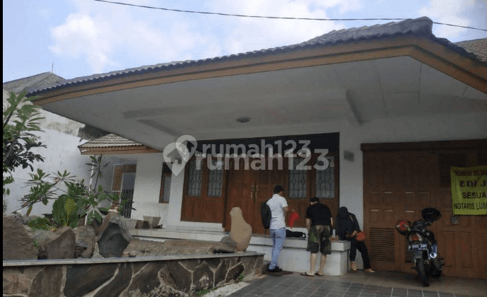 Rumah Bagus Unfurnished SHM di Pancoran Mas, Depok 2