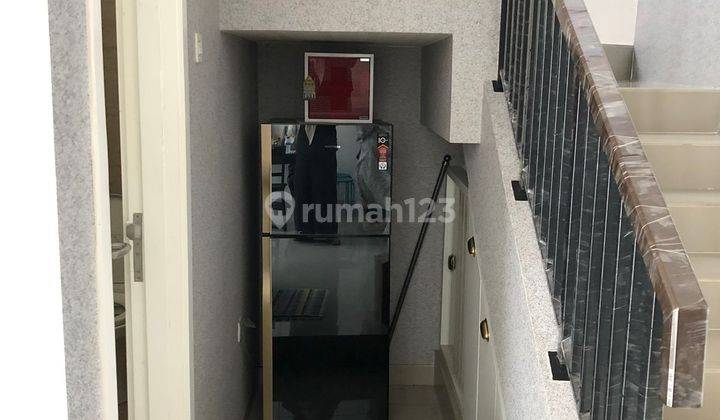 Rumah Bagus Semi Furnished Dalam Cluster Kebayoran  2