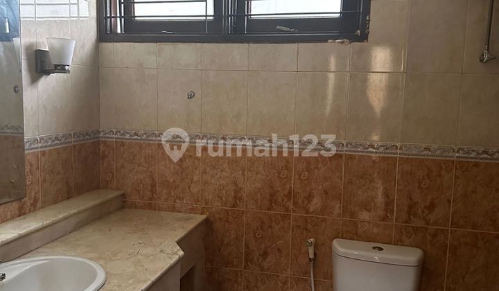 Rumah 2 Lantai Bagus Semi Furnished Lokasi Bintaro Sektor 9  2