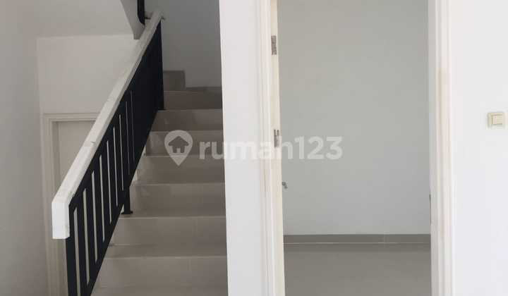 Rumah 2 Lantai Bagus SHM Siap Huni Lokasi Serpong Park Dw 2