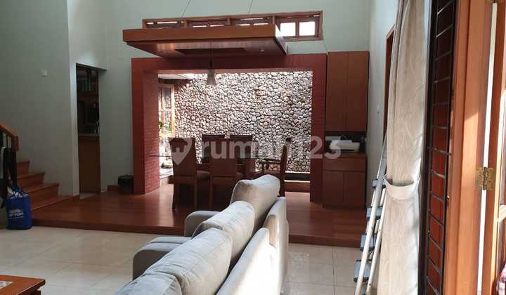 Rumah 2 Lantai Bagus Siap Huni Furnished SHM Menteng Bintaro 
