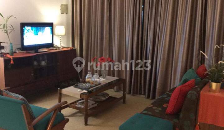 Rumah 2 Lantai Bagus Semi Furnished SHM Lokasi di Bintaro 