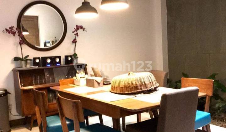 Rumah 2 Lantai Bagus Semi Furnished SHM Lokasi di Bintaro  2