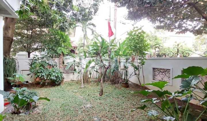 Rumah 2 Lantai Bagus Semi Furnished SHM Tanjung Barat Jaksel 2