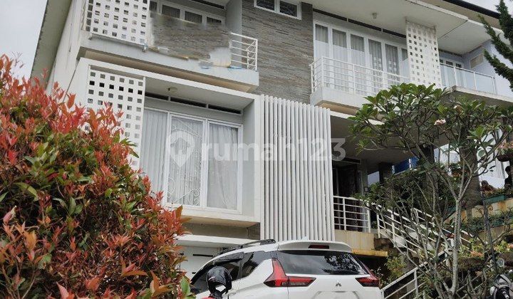 Rumah Lux Siap Huni Area Sejuk di Dago Pakar