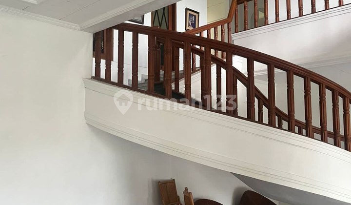 Rumah Hunian Luass Terawat Lokasi Strategis di Cidadap 2