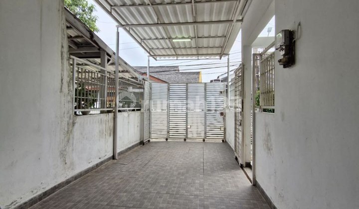 Ready-to-Occupy Minimalist House in a Strategic Location Within a Complex 2