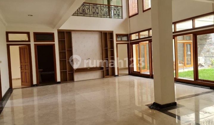 Runah Minimalis Siap Huni Lokasi Elit Dalam Komplek Setra Duta 2