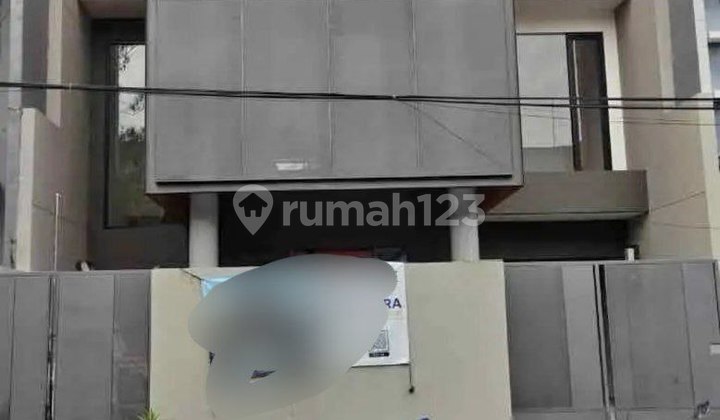 Rumah Lux Siap Huni Lokasi Strategis Deket Singgasana