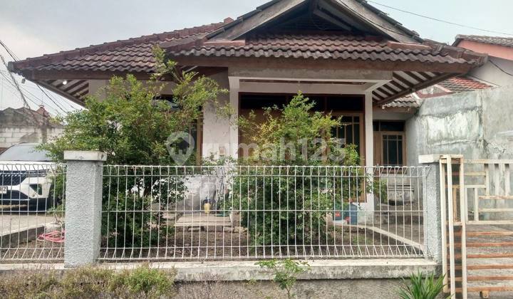 Rumah Hook Murah Luas Jarang Ada Row Jalan Lebar di Antapani