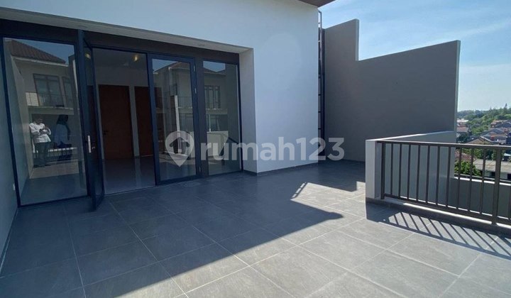 New Ready-to-Live House in Elite Location at Setra Duta Complex 2