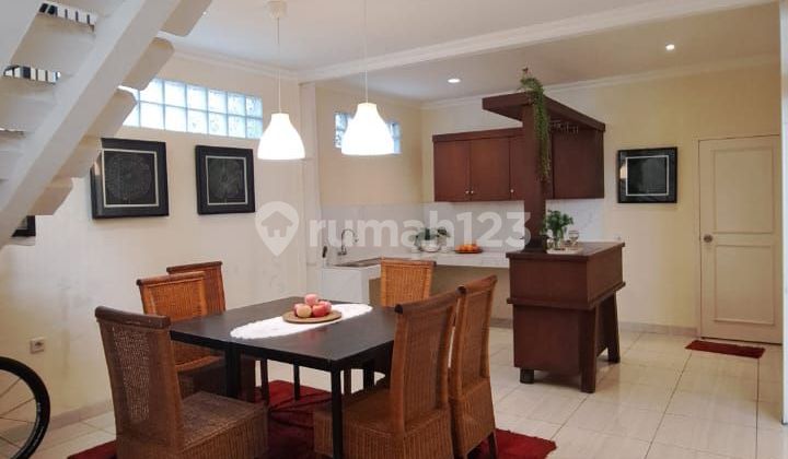 Rumah Cantik 2 Lantai Siap Huni Semi Furnish di Sayap Burangrang