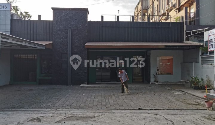 Dijual/Sewakan Ruang Usaha Sangat Strategis di Regol