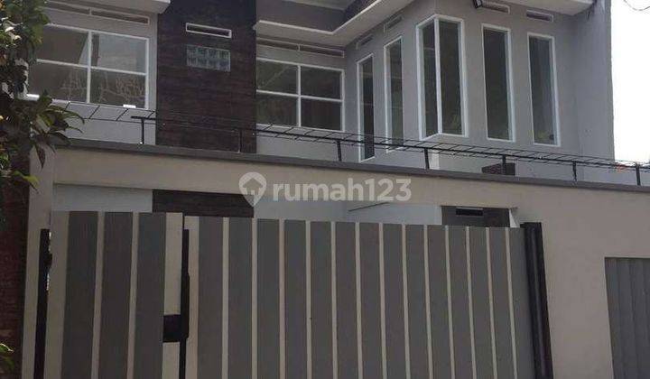 Rumah Siap Huni Dalam Komplek Bernuansa Modern Di Setiabudi 1