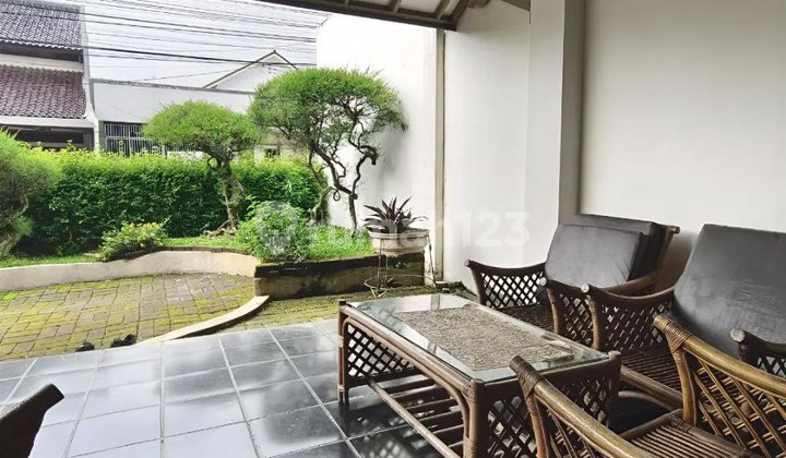 Rumah Semi Klasik Terawat Siap Huni di Cigadung 2