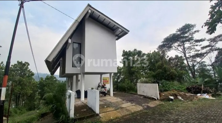 Rumah Unik Siap Huni Lokasi Sejuk di Cimenyan 2