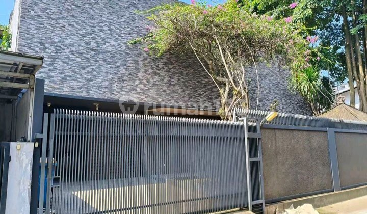 Dijual Rumah Mewah Posisi Hook Siap Huni Dekat Pusat Kota Bandung