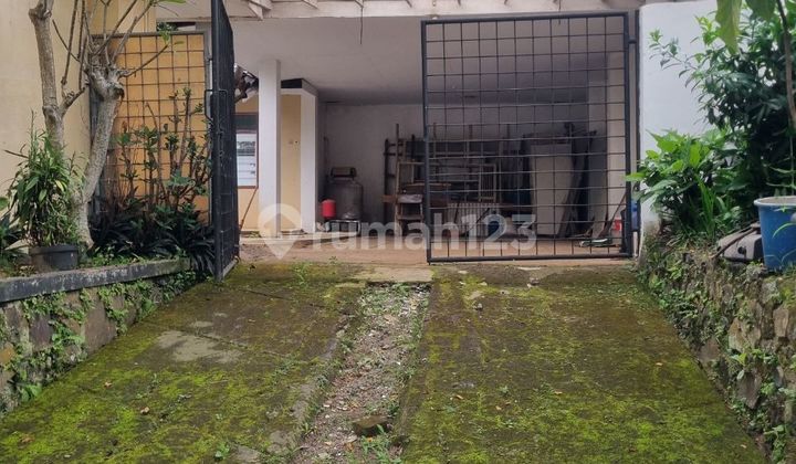 Old House Still Spacious Attractive Price Rarely Found In Cigadung 2