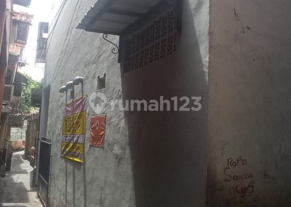 An active boarding house rarely costs 1 million near a famous campus. 2