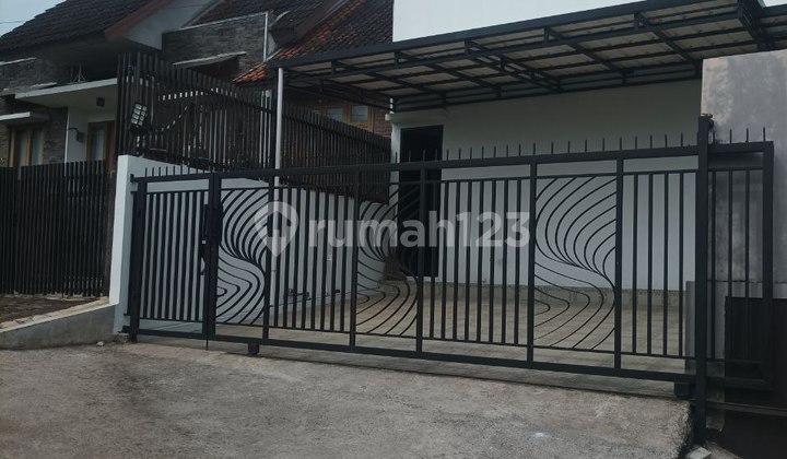 Rumah Mewah Siap Huni Hook Lokasi Strategis di Setiabudi Rumah Mewah Siap Huni Hook Lokasi Strategis di Setiabudi