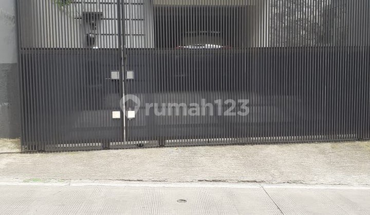 Rumah Minimalis Siap Huni 2 Lantai Lokasi Strategis di Cigadung