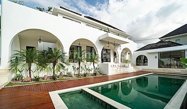 Modern Mediteranian Villa For Sale In Berawa, Canggu, Bali (Ready Unit)