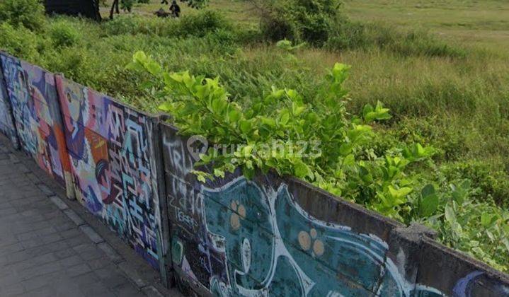 Land for sale at the edge of Batu Belig Seminyak beach 2