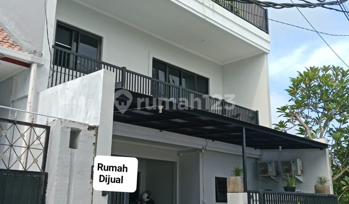 For Sale 3-Story House in Good Condition and Ready to Occupy in Balangan Pratama, Jimbaran, Bali