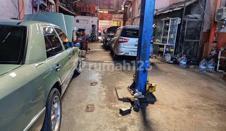 For Sale: Barata Jaya Main Road Workshop Shophouse, Central Surabaya 1