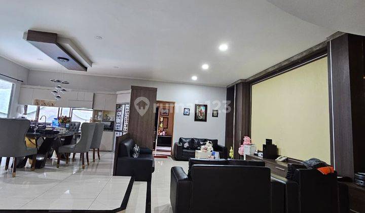 Rumah Lux Ada Kolam Renang di Cluster Singgasana Pradana Bandung 1