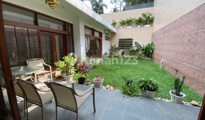 Rumah Modern Cantik di Jl. Setrasari Indah, Bandung