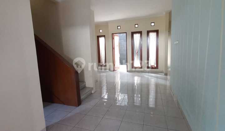 Jual Rumah 2 Lantai Bagus di Taman Kopo Indah 3 Bandung 2