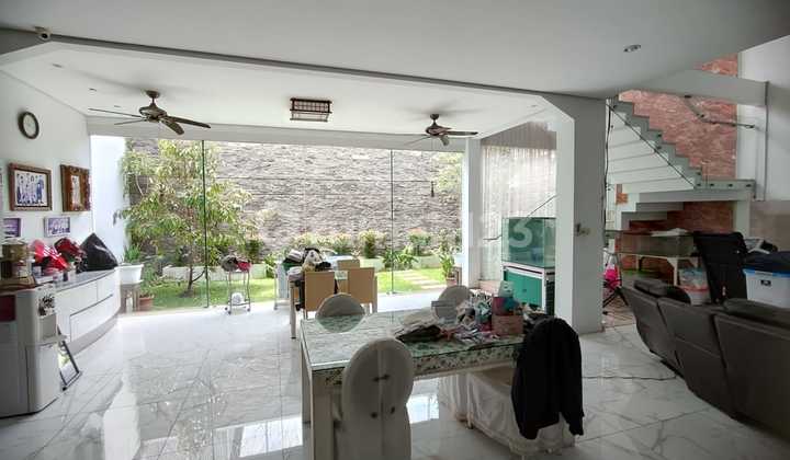 Rumah Mewah di Cluster Favorite Singgasana Pradana Bandung Rumah Mewah di Cluster Favorite Singgasana Pradana Bandung