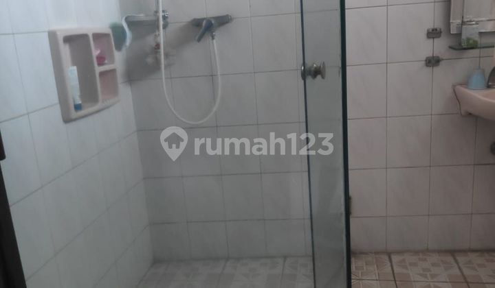 Selling a Nice 2-Story House in Sulaksana, Ahmad Yani, Bandung Selling a Nice 2-Story House in Sulaksana, Ahmad Yani, Bandung