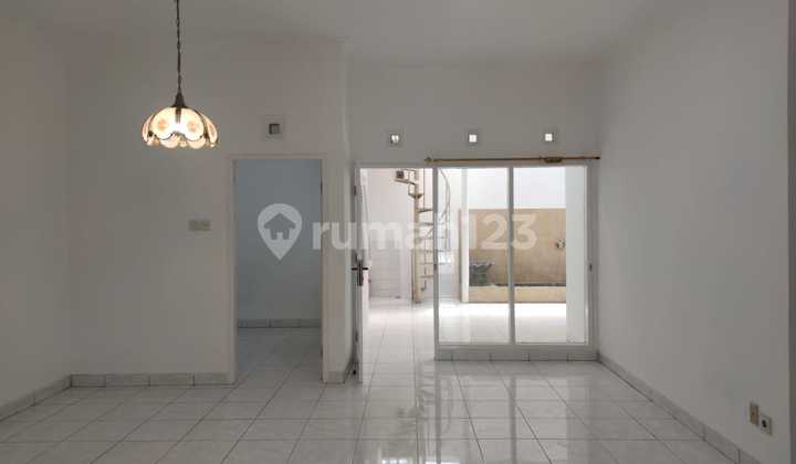 Rumah Minimalis di Cluster Singgasana Pradana Bandung