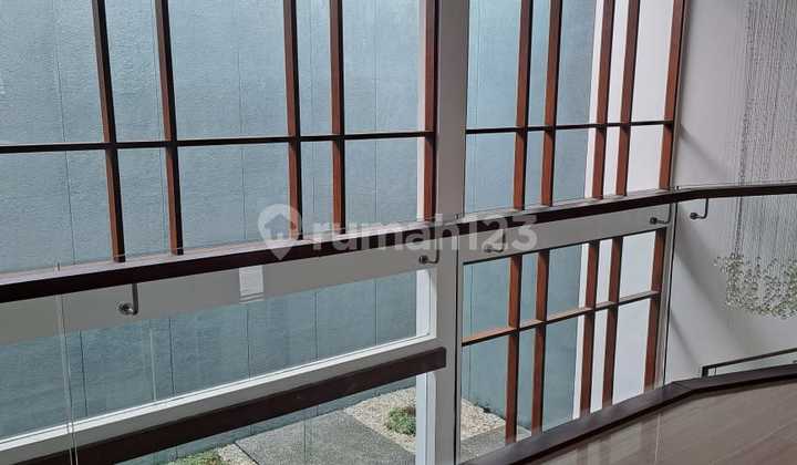 Jual Rumah Lux Siap Huni di Singgasana Pradana Mekarwangi Bandung Jual Rumah Lux Siap Huni di Singgasana Pradana Mekarwangi Bandung