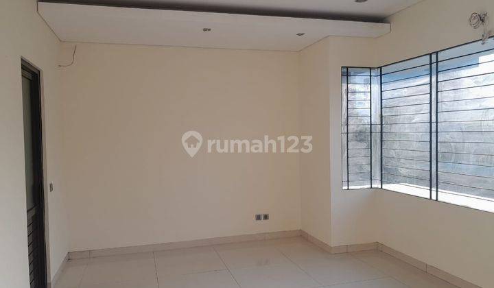 Rumah Modern 3 Lantai di Cluster Elite Singgasana Pradana Bandung 2