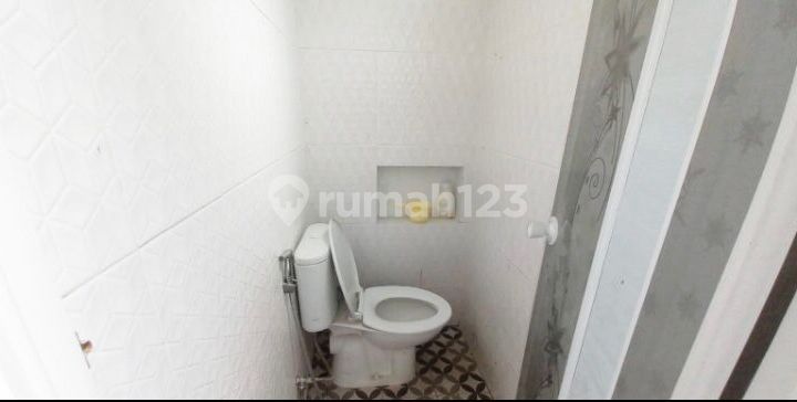 For Sale Strategic 3-Story Shop House in Sarijadi, North Bandung 2