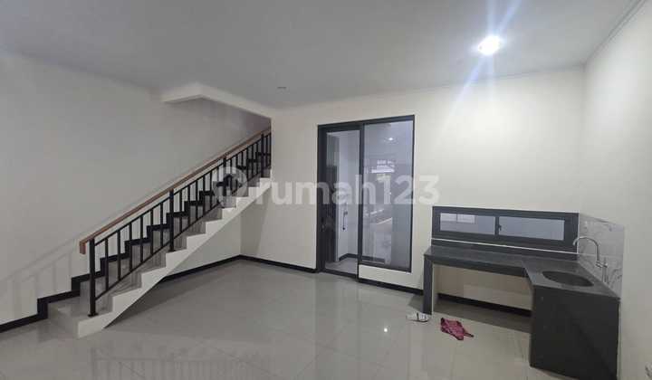 Sewa Rumah 2 Lantai Siap Huni di Taman Kopo Indah 5 Gardenville  2