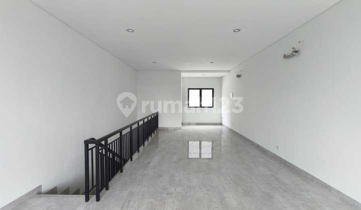 Rent a new 2-story shop house, very special at Podomoro Park Bandung. 2