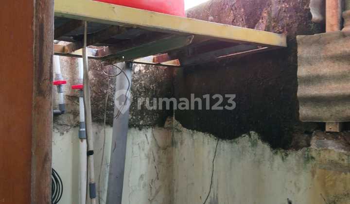 Cheap House for Rent 2.5 Floors Fully Furnished in Sayap Ciateul, Bandung 2