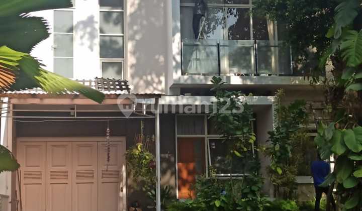 Rumah Cantik Asri di MAYANG SUNDA Kota Baru Parahyangan Bandung