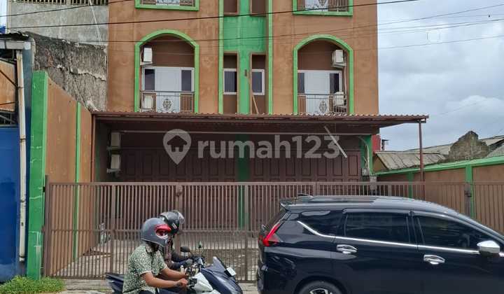Attached Shophouses on Pekayon Raya Street, South Bekasi 1